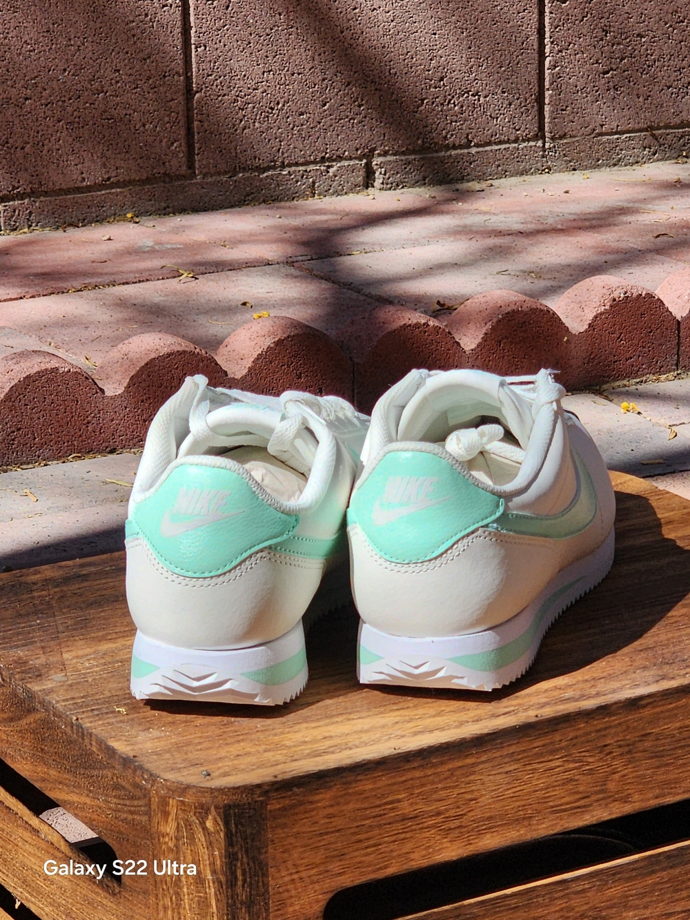 Nike Women’s Classic Cortez Mint Leather Sneakers Size 9 - Picture 5 of 9